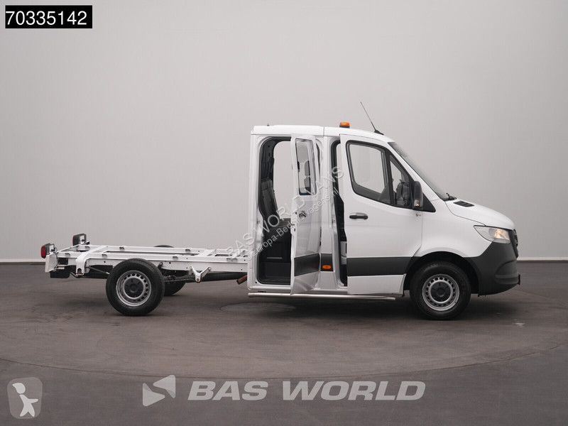 Комерційні автомобілі Mercedes 311 CDI Chassis...