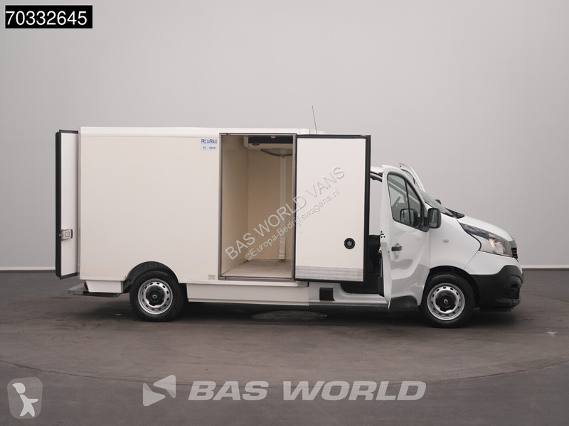 Лекотоварен автомобил Renault 125PK Lamberet...