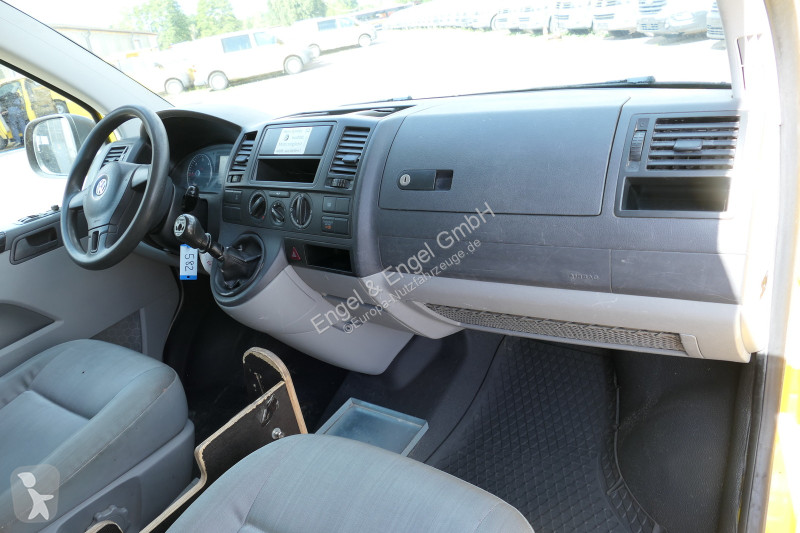 Лекотоварен автомобил Volkswagen T5 Transporter...