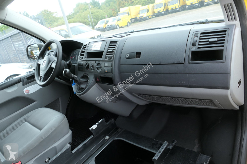 Лекотоварен автомобил Volkswagen T5 Transporter...