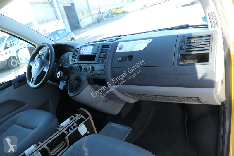 Лекотоварен автомобил Volkswagen T5 Transporter...