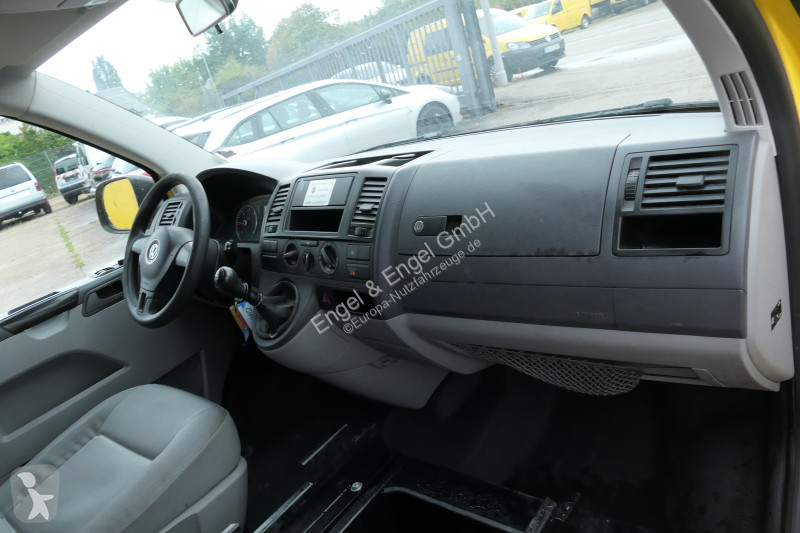 Лекотоварен автомобил Volkswagen T5 Transporter...