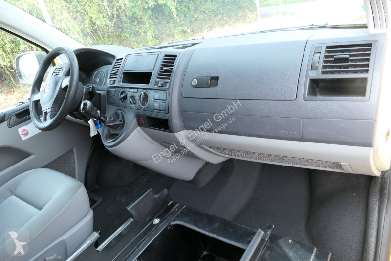 Лекотоварен автомобил Volkswagen T5 Transporter...