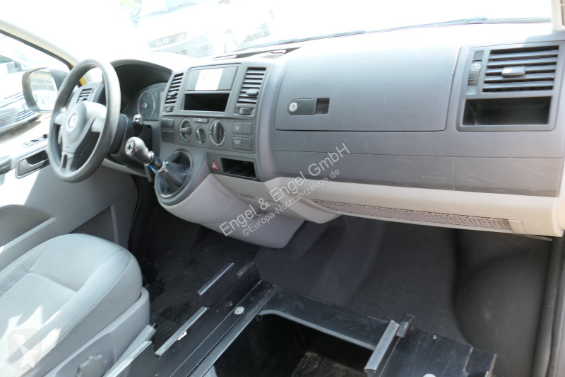 Лекотоварен автомобил Volkswagen T5 Transporter...