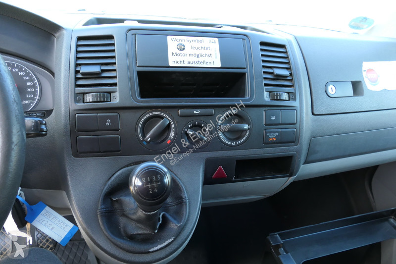 Лекотоварен автомобил Volkswagen T5 Transporter...