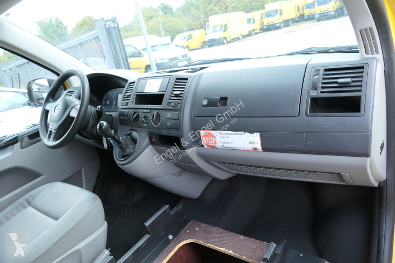 Лекотоварен автомобил Volkswagen T5 Transporter...