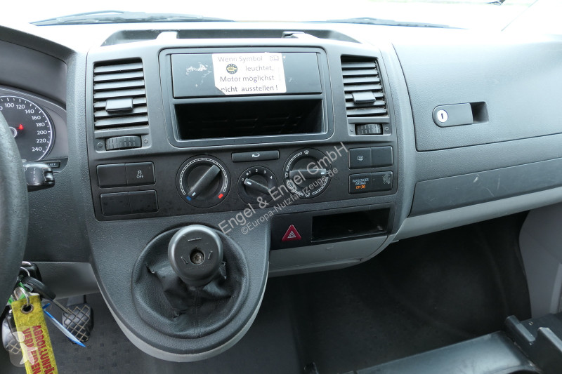 Лекотоварен автомобил Volkswagen T5 Transporter...