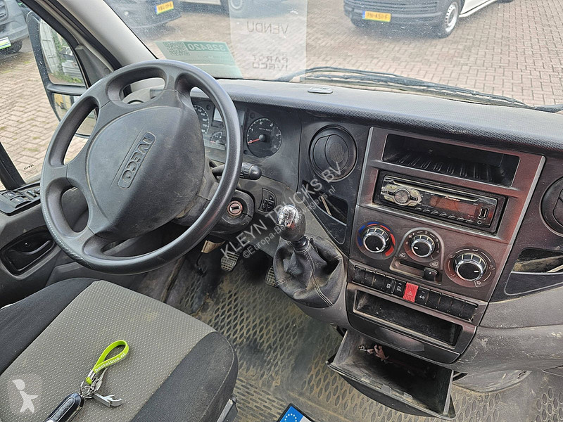 Лекотоварен автомобил Iveco 35C13 L2H2...