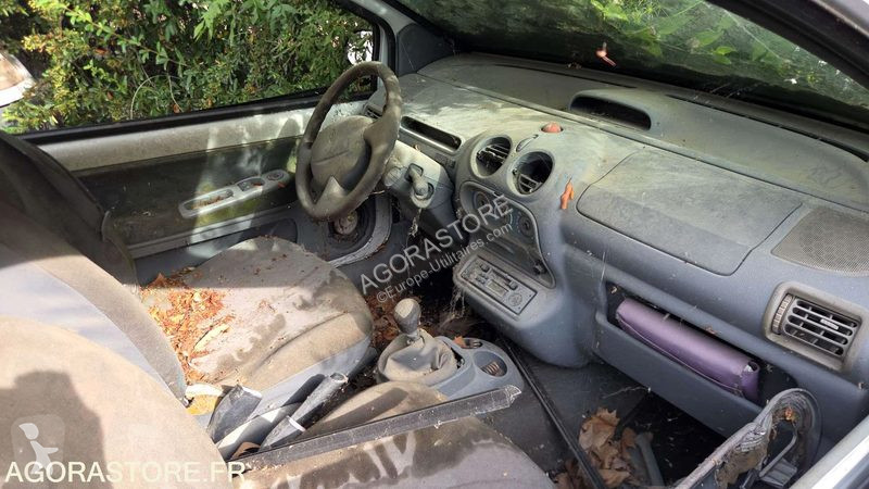 Лекотоварен автомобил Renault TWINGO