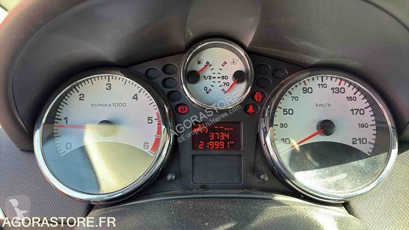 Лекотоварен автомобил Peugeot 207