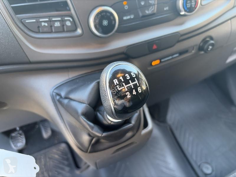 Лекотоварен автомобил Ford 2T Kombi T330 L2H2...
