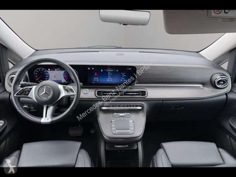 Лекотоварен автомобил Mercedes 300 d Long...