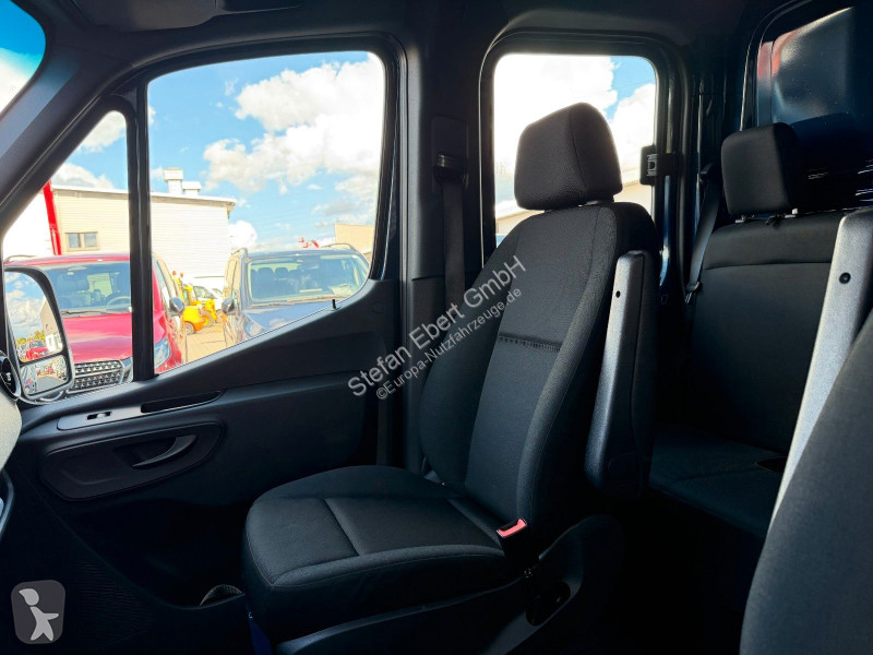 Лекотоварен автомобил Mercedes 215 CDI DoKa...