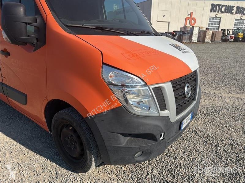 Furgoneta Nissan Cargo Van