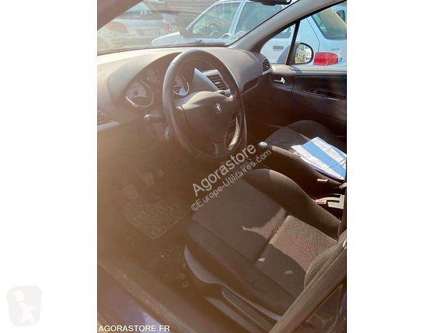 Коммерческий автомобиль
