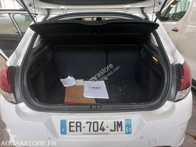 Коммерческий автомобиль