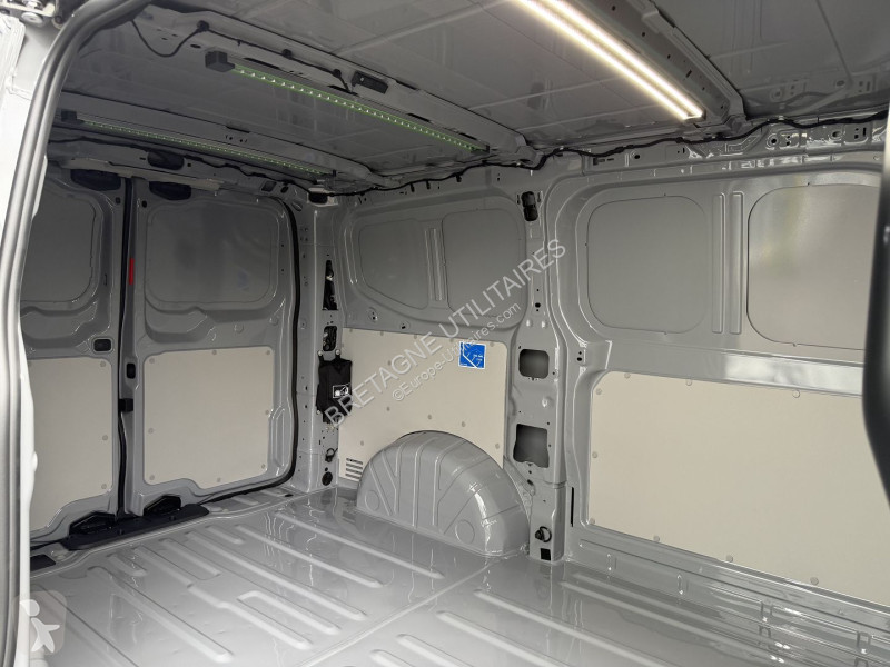 Коммерческий автомобиль Ford TRANSIT CUSTOM FG...