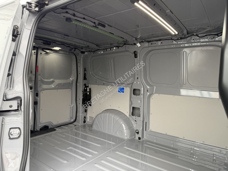Коммерческий автомобиль Ford TRANSIT CUSTOM FG...