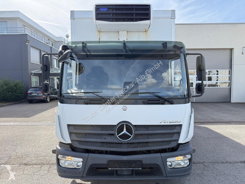 Véhicule utilitaire Mercedes 818L Carrier...