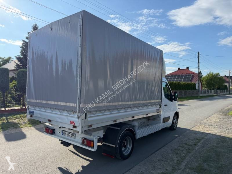 Véhicule utilitaire Nissan 35.15