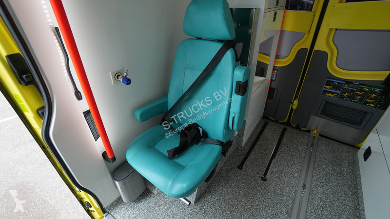 Véhicule utilitaire Mercedes ambulance 319CDI