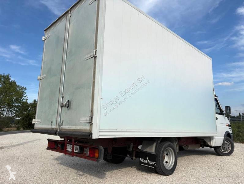 Véhicule utilitaire Iveco 35.10