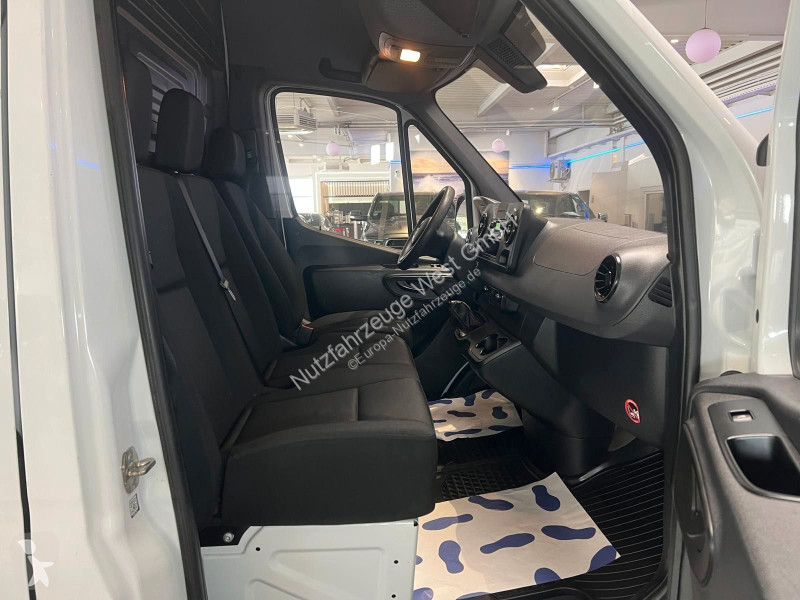 Užitkové vozidlo Mercedes 211/311...