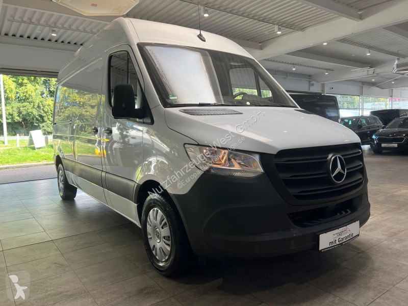 Užitkové vozidlo Mercedes 211/311...