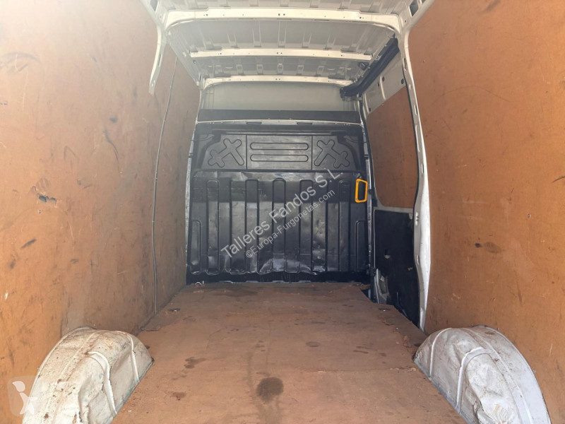 Коммерческий автомобиль Iveco  35S16 V 12m3