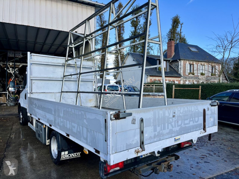 Véhicule utilitaire Iveco 35c18