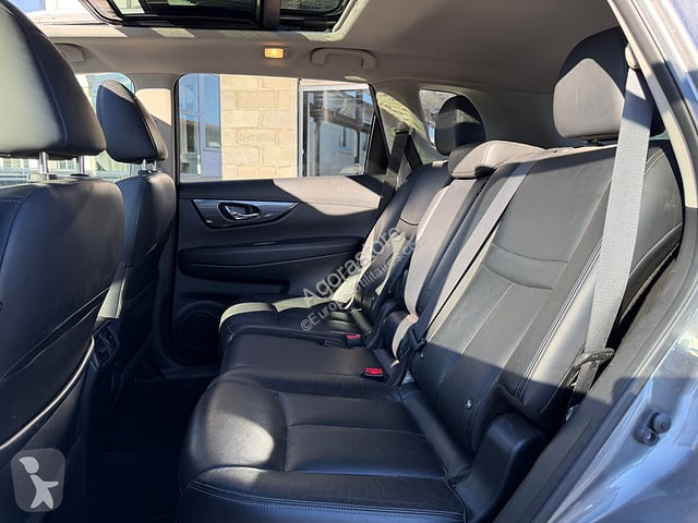 Nissan X-TRAIL van