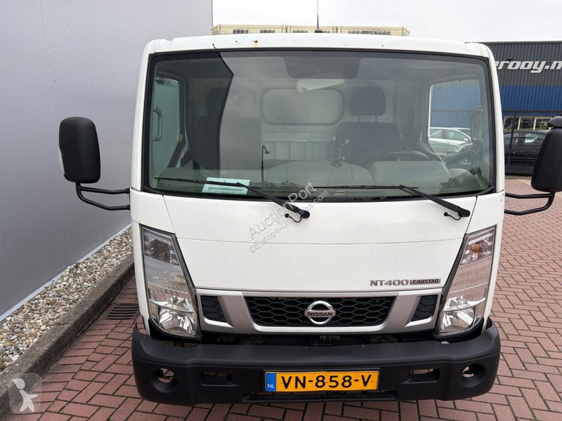 Nissan  NT400- 35.12 2.5 dCi 250 van