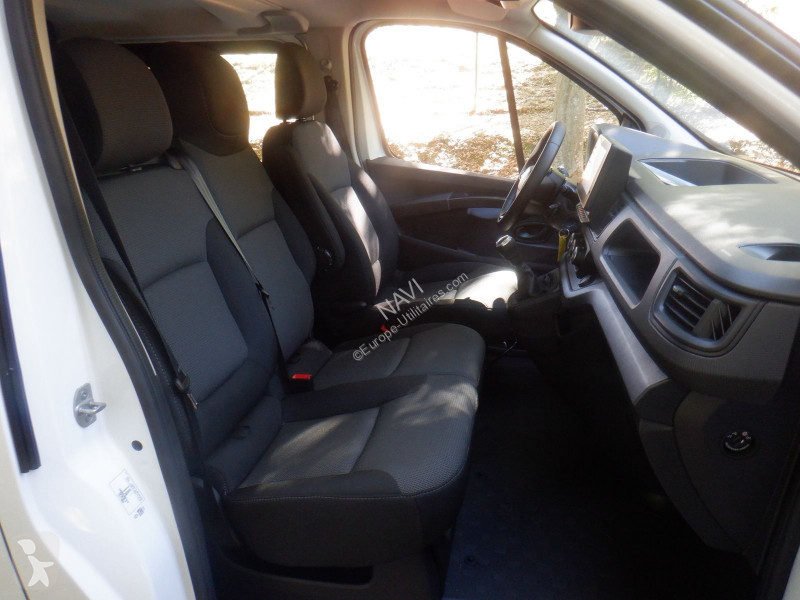 Коммерческий автомобиль Renault TRAFIC III FG...