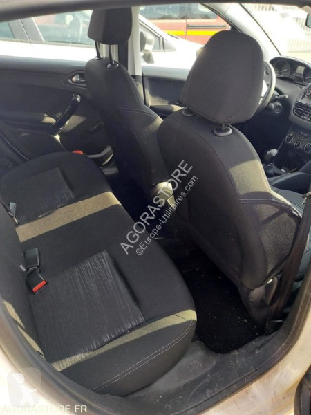 Samochód dostawczy Peugeot 208