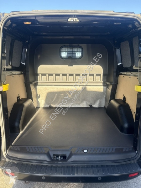 Коммерческий автомобиль Ford TRANSIT CUSTOM FG...