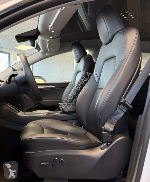 Véhicule utilitaire Tesla MODEL Y / A PARTIR DE...