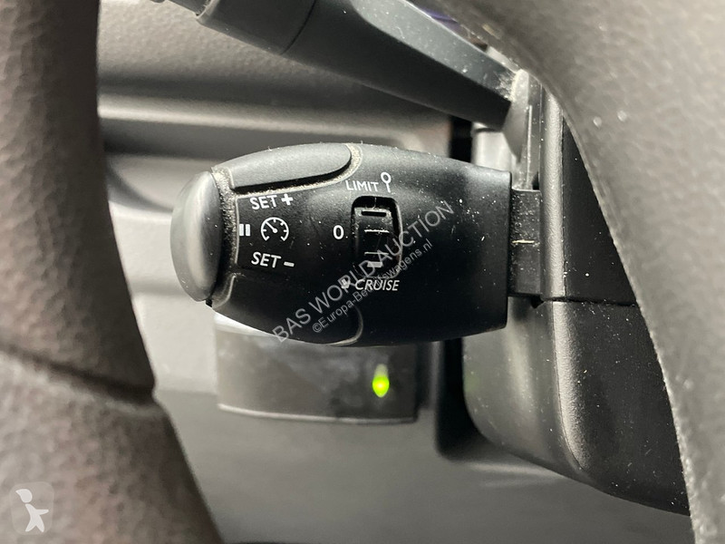 عربة نفعية Peugeot 1.5 BlueHDI 100 Compact Premium
