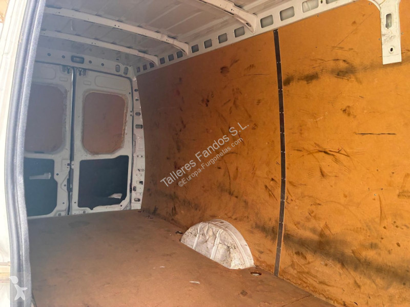 عربة نفعية Iveco  35S16V