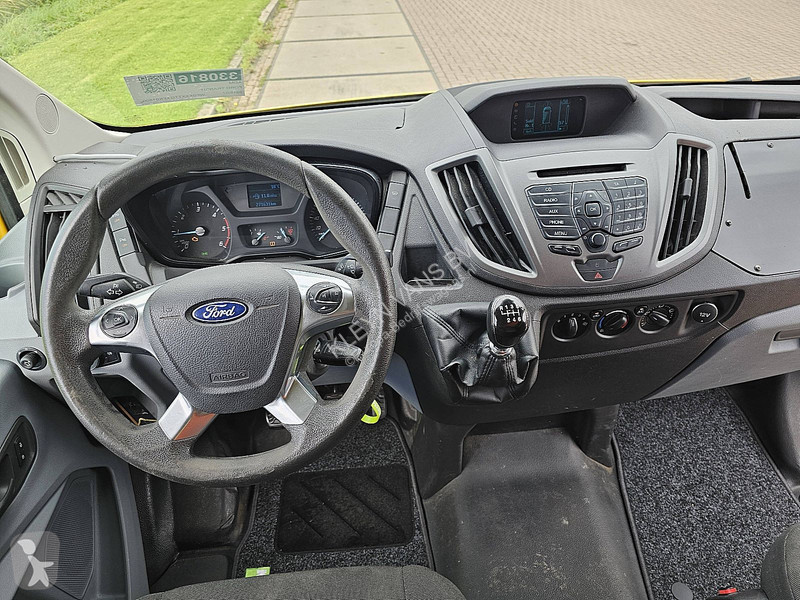 Autoutilitară Ford