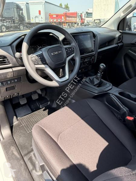 Véhicule utilitaire Isuzu 2.2L SPACE B-STRONG