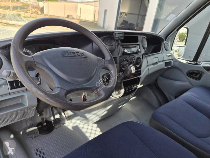 Véhicule utilitaire Iveco 35C12