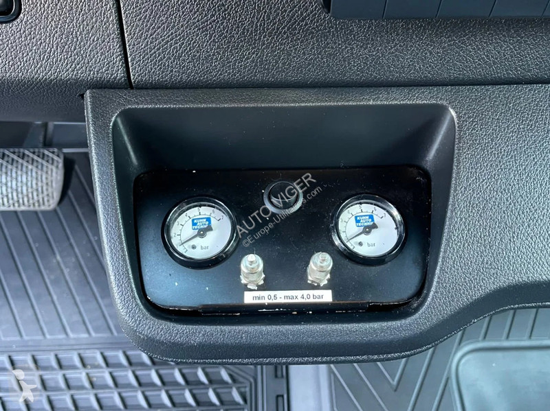 Véhicule utilitaire Mercedes 315...