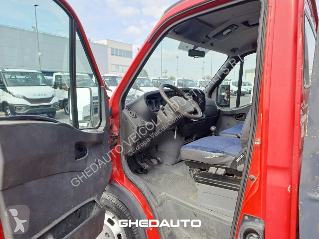 Véhicule utilitaire Iveco DAILY 35C14 CON...