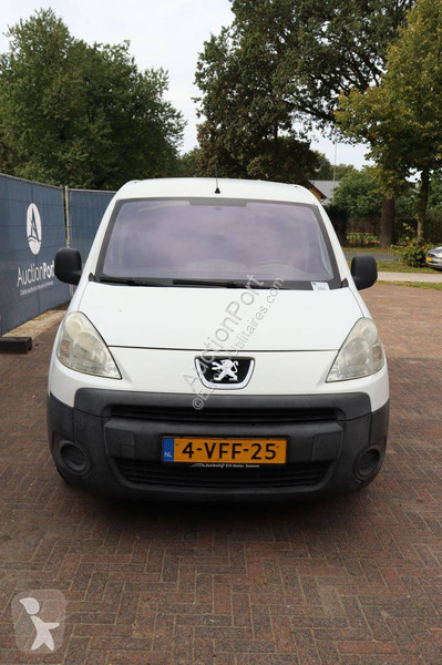 Véhicule utilitaire Peugeot 120 L1 1.6HDIF...