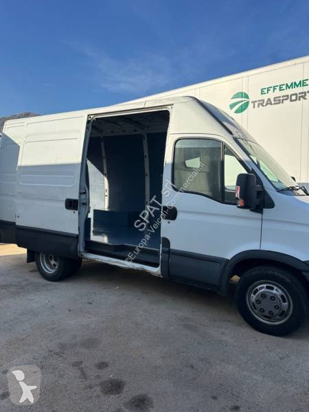 Véhicule utilitaire Iveco 35C13