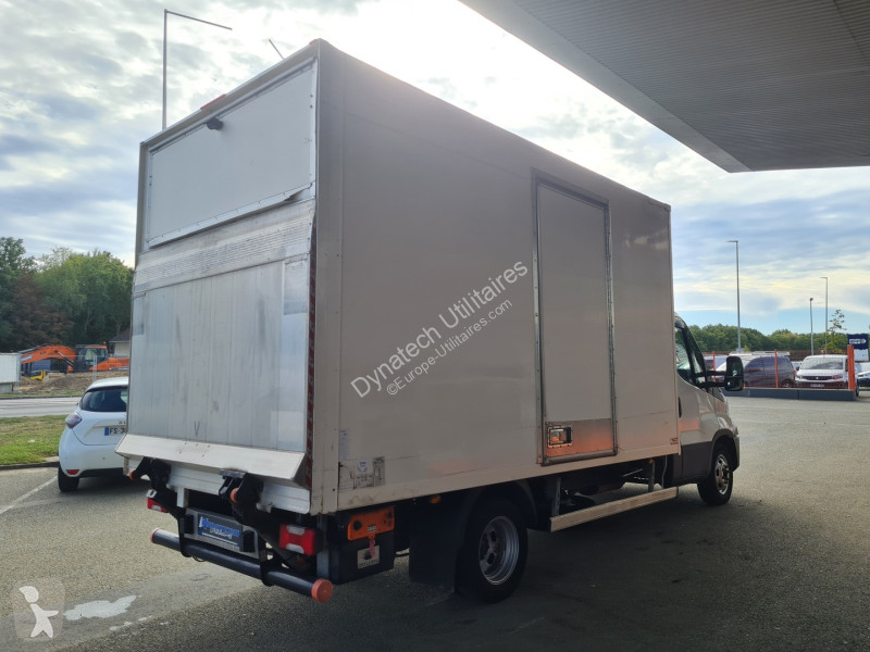 Véhicule utilitaire Iveco DAILY CCB 35C14 D...