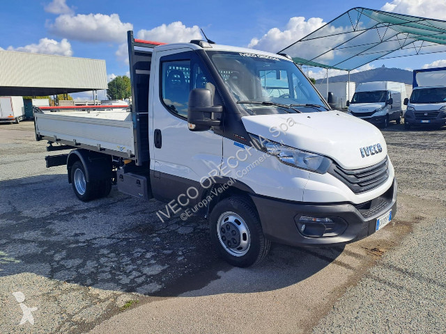Véhicule utilitaire Iveco 35C18H