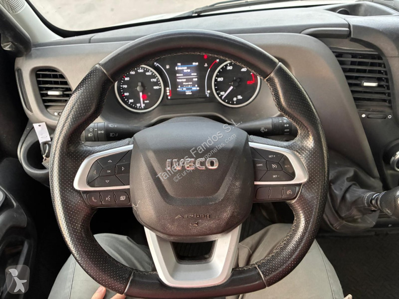 Véhicule utilitaire Iveco 35C16H3.0