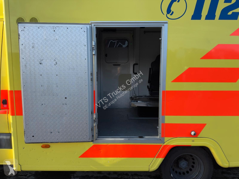 Véhicule utilitaire Mercedes 519 Cdi Hospi...