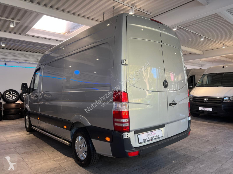 Véhicule utilitaire Mercedes 313...